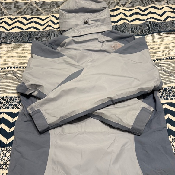 The North Face women’s GORETEX waterproof jacket - Picture 5 of 14